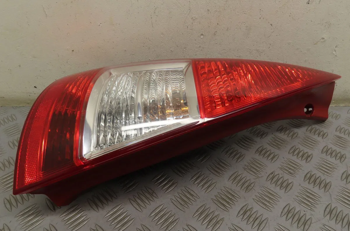 Feu arrière gauche Citroen C3 I (FC_, FN_) 1.4 16v hdi (2002) occasion