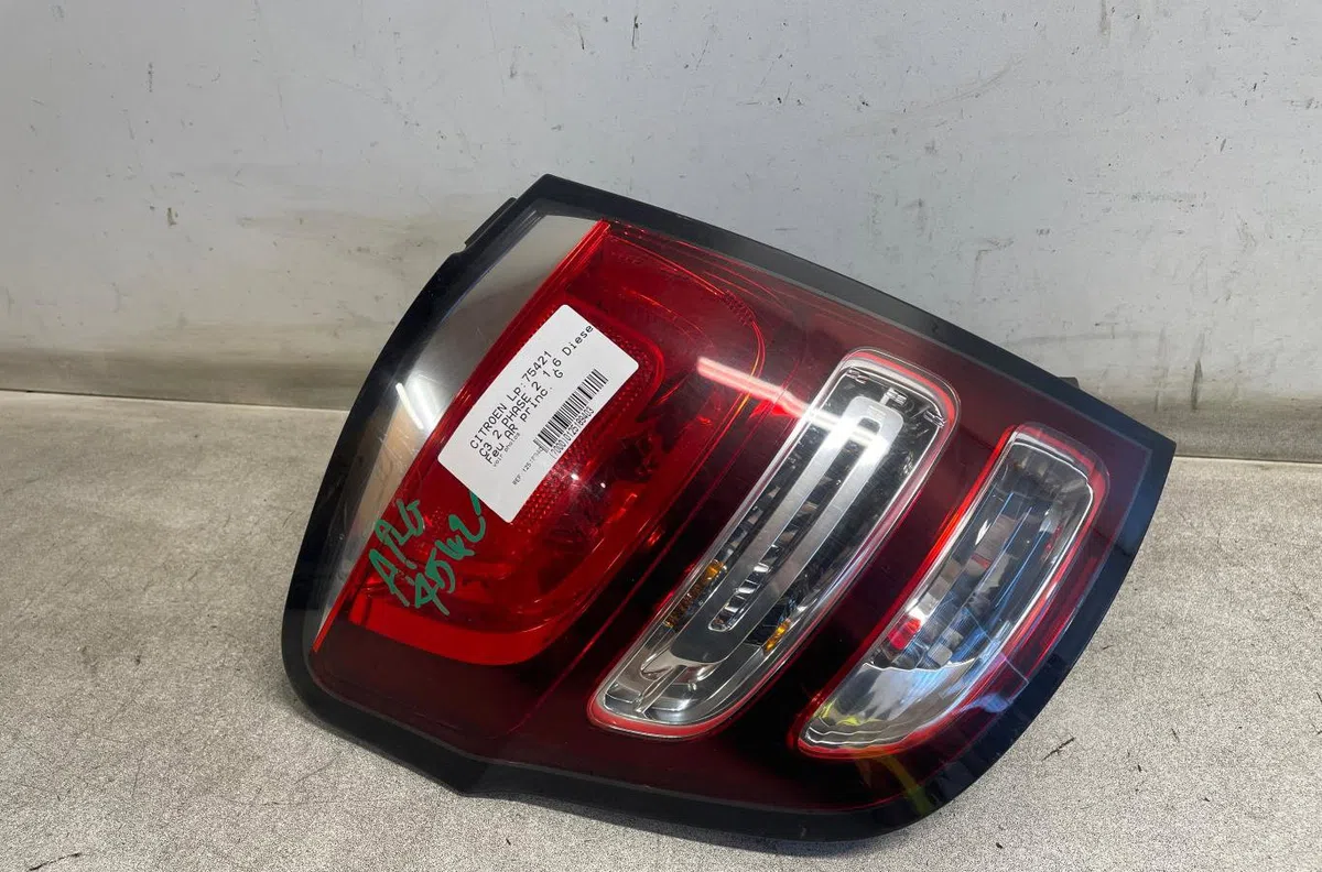 Feu arrière gauche Citroen C3 II (SC_) 1.6 bluehdi 100 (2014) occasion