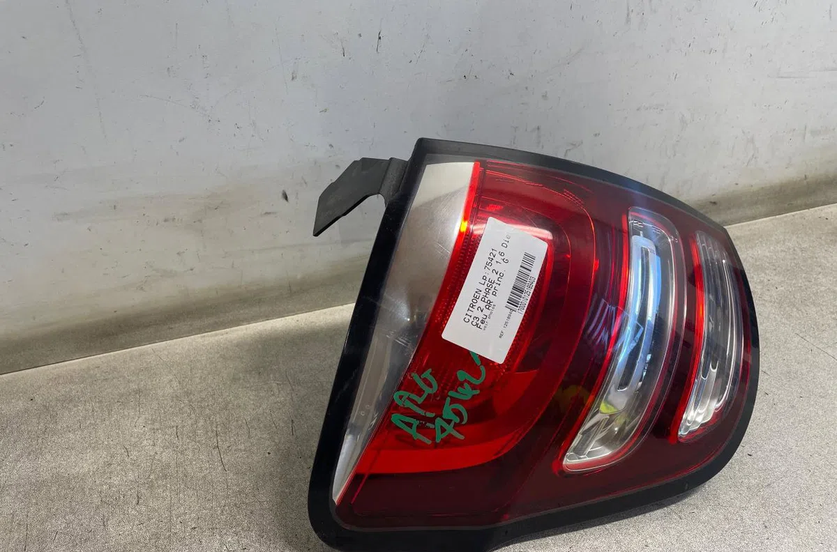 Feu arrière gauche Citroen C3 II (SC_) 1.6 bluehdi 100 (2014) occasion