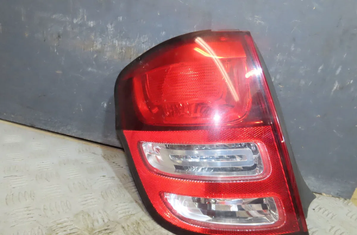 Feu arrière gauche Citroen C3 II (SC_) 1.6 hdi 90 (2009) occasion
