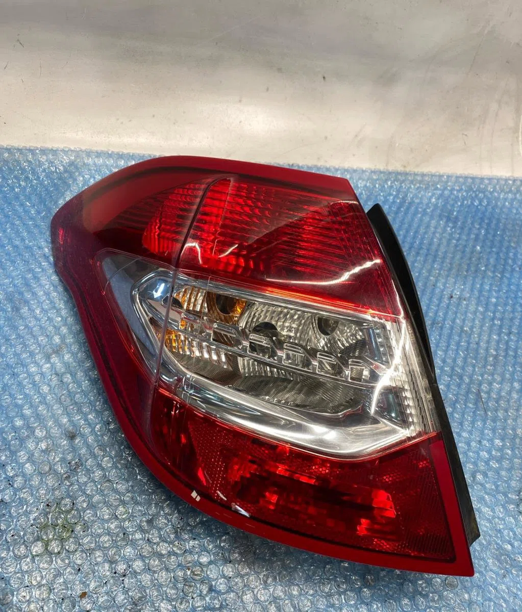 Feu arrière gauche Citroen C4 II (NC_) 1.6 hdi 90 (2009) 5 portes occasion