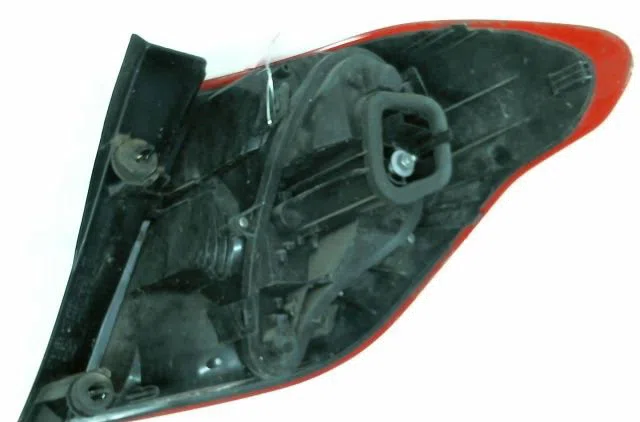 Feu arrière gauche Citroen C4 II (NC_) 1.6 vti 120 (2009-2016) occasion