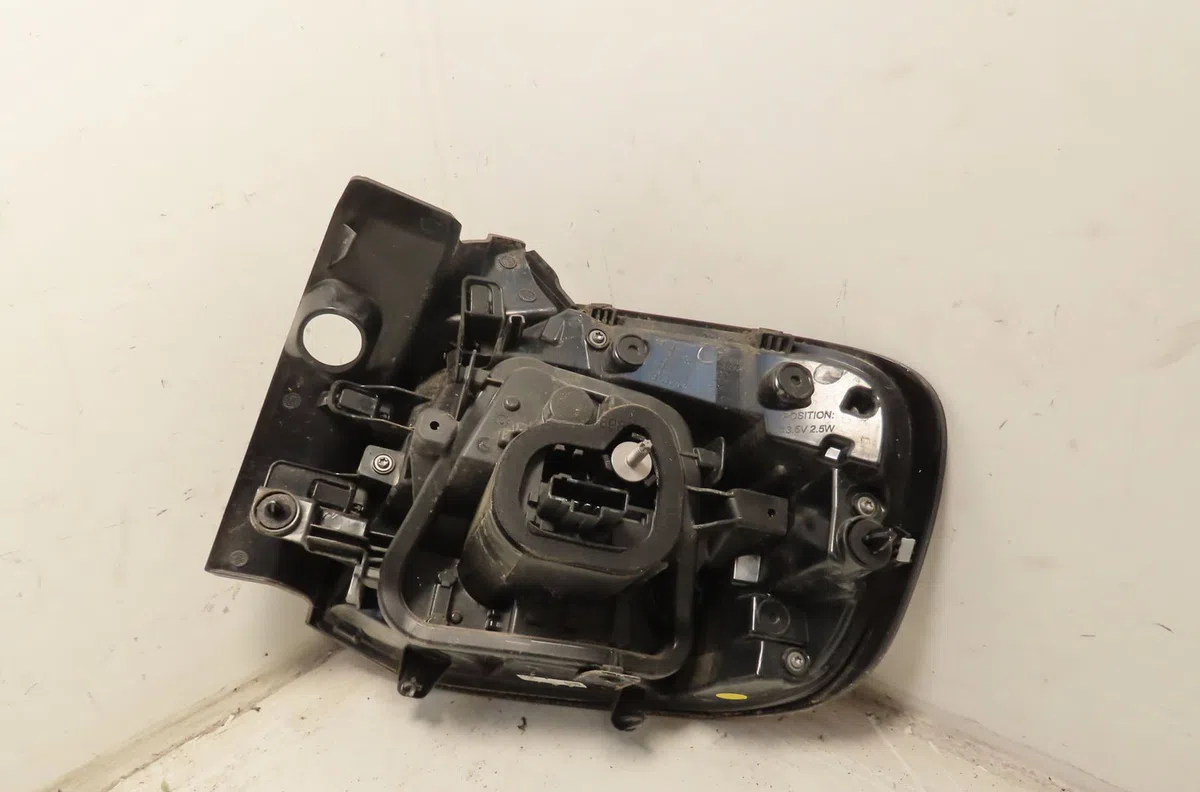 Feu arrière gauche Citroën C4 III (BA_, BB_, BC_) 1.5 bluehdi 130 (bbyhzb) (2020) occasion