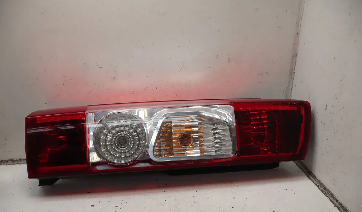 Feu arrière gauche Citroen JUMPER Camionnette 2.2 hdi 100 (2006-2012) occasion