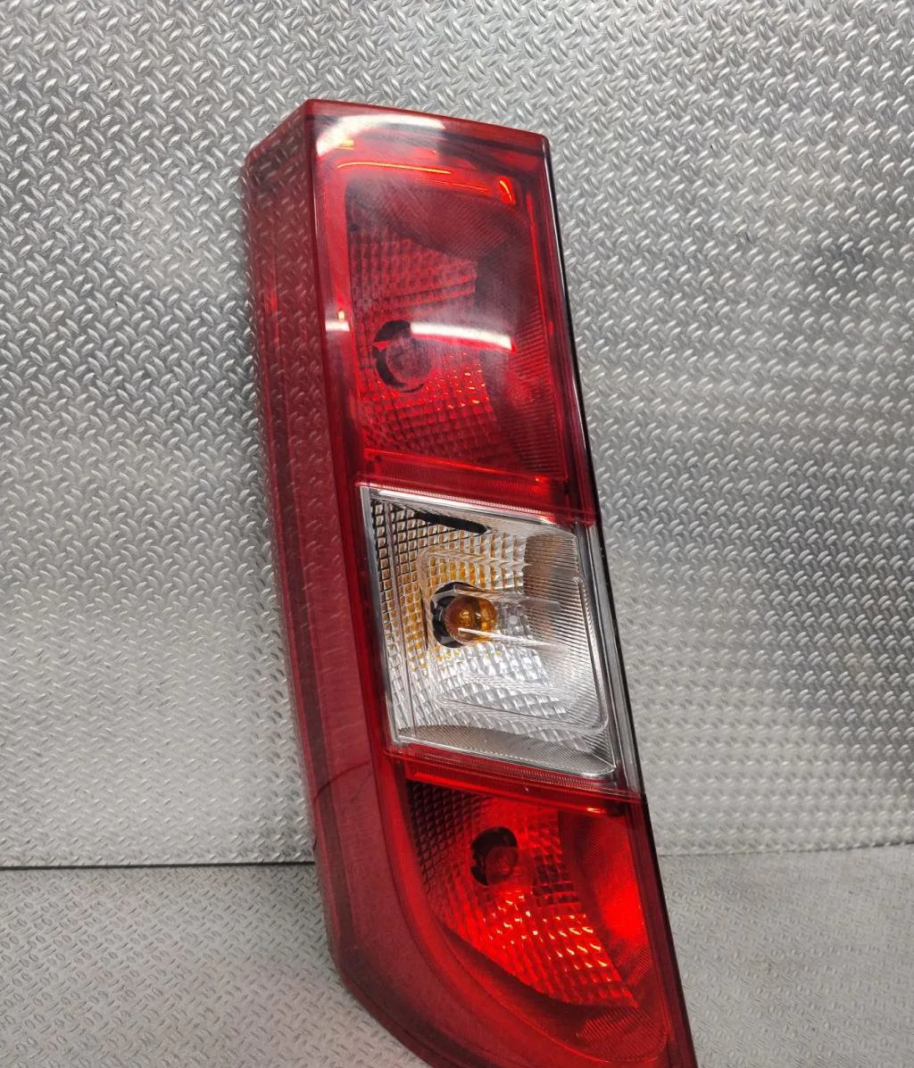 Feu arrière gauche Dacia DOKKER Monospace (KE_) 1.6 (2015) occasion