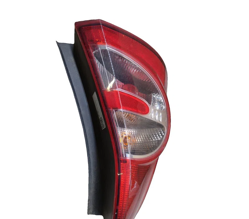 FEU ARRIERE GAUCHE DACIA SANDERO I 62421001