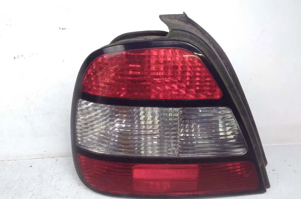 Feu arrière gauche DAEWOO LEGANZA 2001 occasion