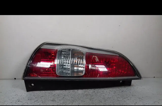 Feu arrière gauche Daihatsu SIRION (M3_) 1.0 (2005-2013) occasion