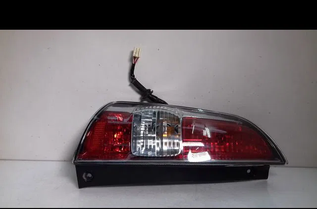 Feu arrière gauche Daihatsu SIRION (M3_) 1.3 (m301) (2005) occasion
