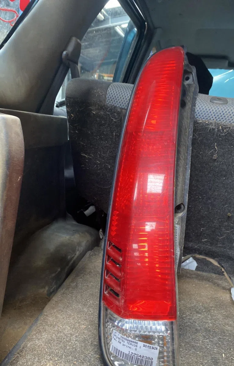 Feu arrière gauche DAIHATSU TERIOS 1 occasion