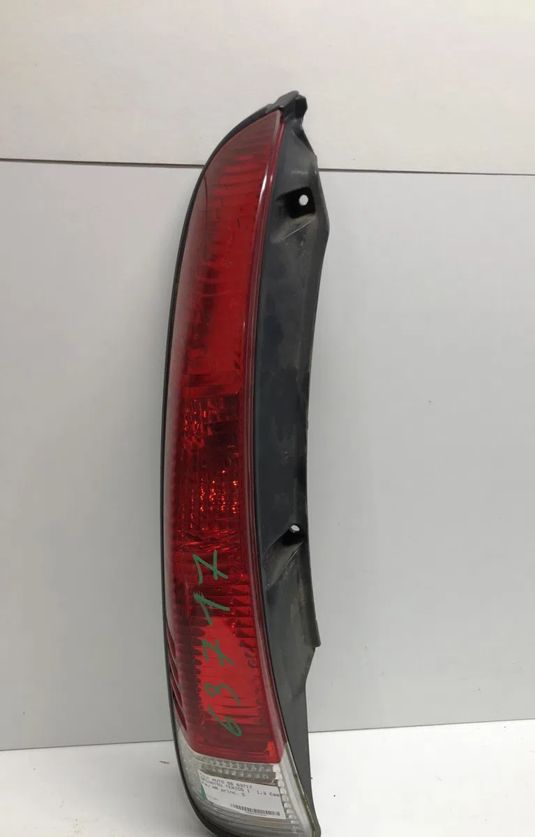 Feu arrière gauche Daihatsu TERIOS (J1_) 1.3 4wd (j102) (2000-2005) occasion