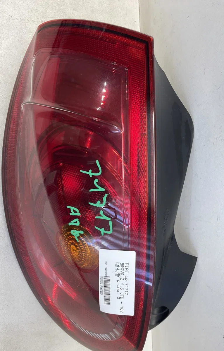 Feu arrière gauche Fiat BRAVO II (198_) 1.6 d multijet (198axh1b) (2007-2014) 5 portes occasion