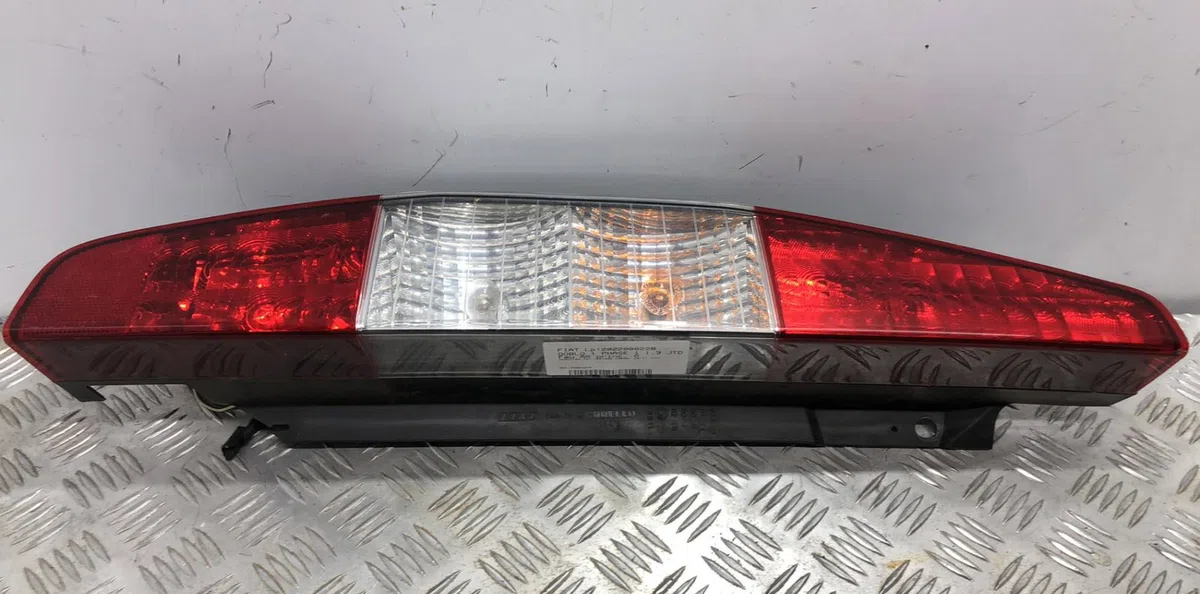 Feu arrière gauche FIAT DOBLO 1 PHASE 1 occasion
