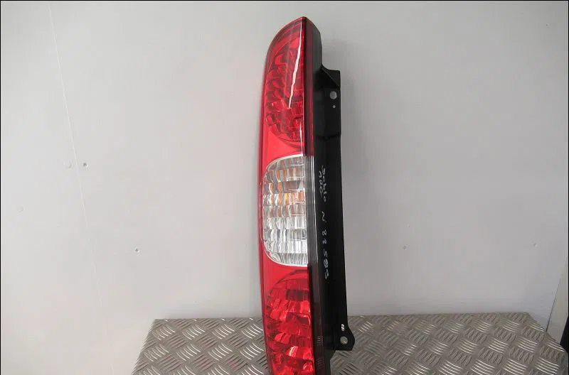 Feu arrière gauche Fiat DOBLO Camionnette-Monospace (223_) 1.3 d multijet (2005-2010) occasion