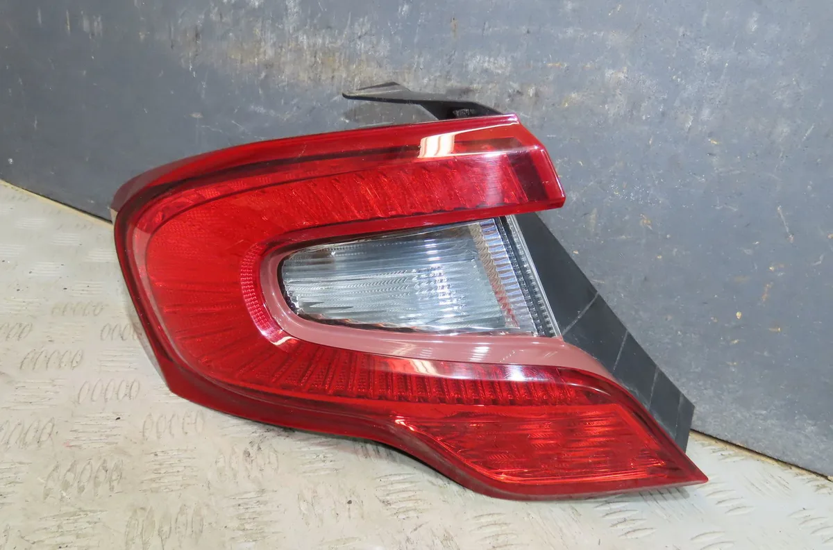 Feu arrière gauche Fiat TIPO A trois volumes (356_, 357_) 1.4 (356sxa1b) (2015-2020) occasion