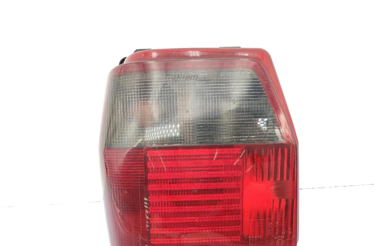 Feu arrière gauche FIAT UNO PHASE 2 occasion