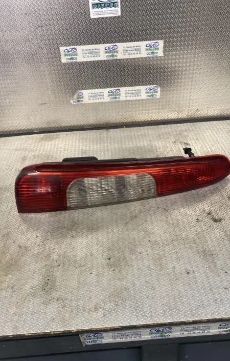 Feu arrière gauche FORD C-MAX 1  C-MAX 1 PHASE 1 occasion