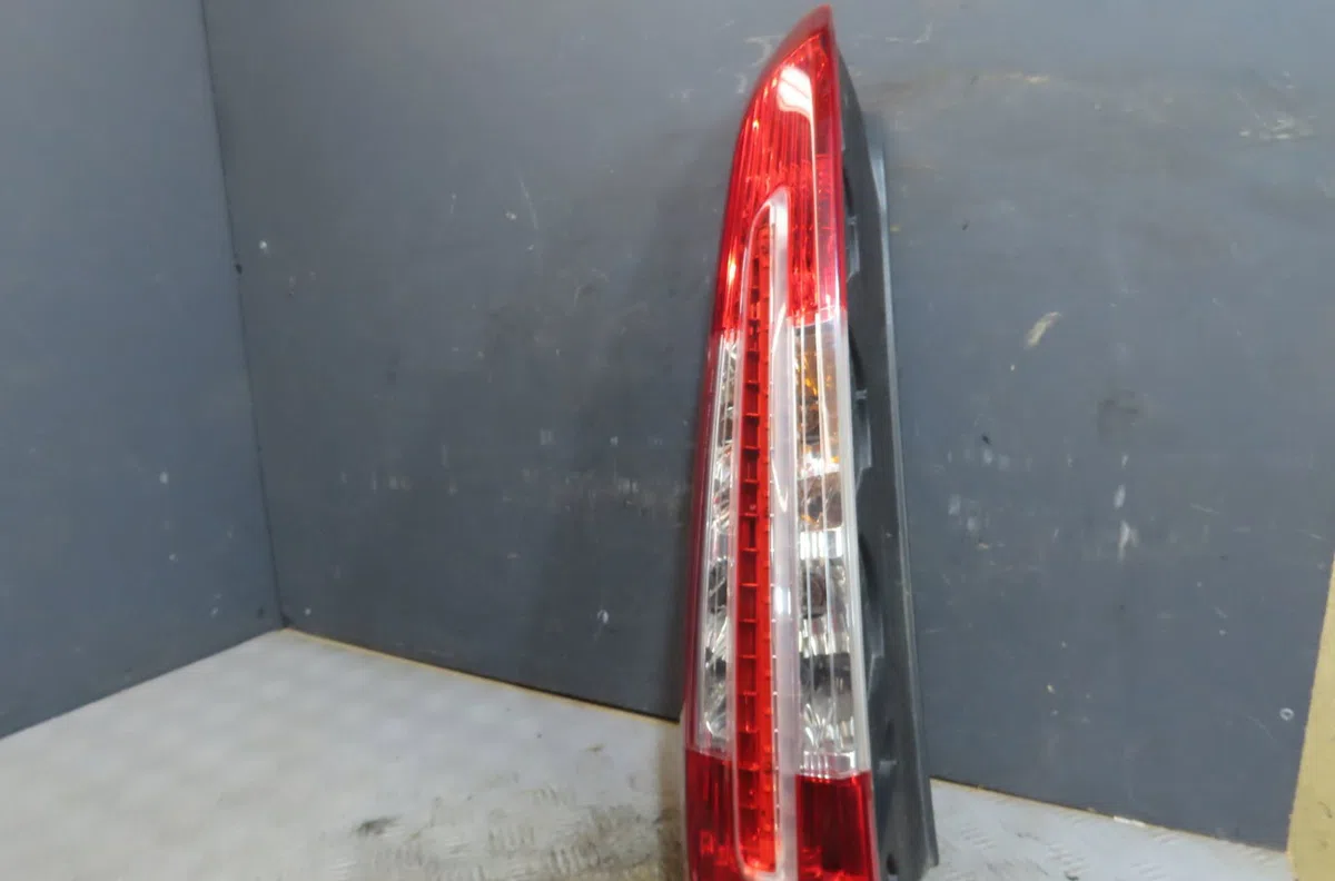 Feu arrière gauche Ford C-MAX (DM2) 1.6 (2007-2010) occasion