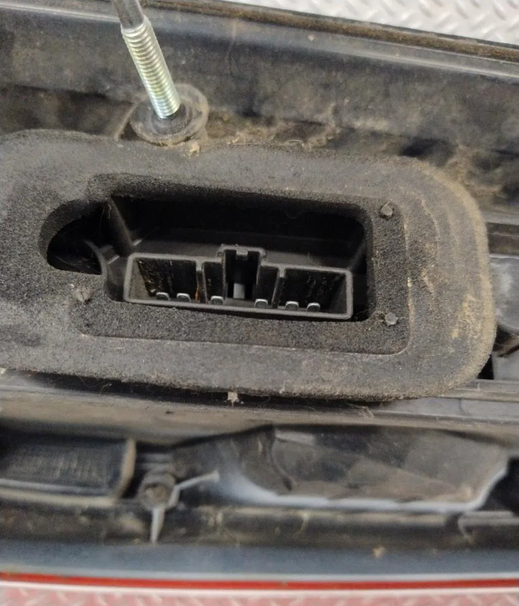 Feu arrière gauche Ford C-MAX (DM2) 1.6 tdci (2007-2010) 5 portes occasion