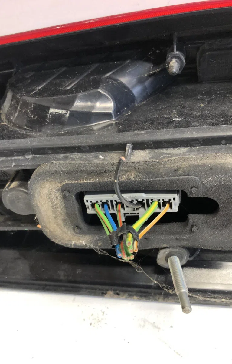 Feu arrière gauche Ford C-MAX (DM2) 1.6 tdci (2007-2010) occasion