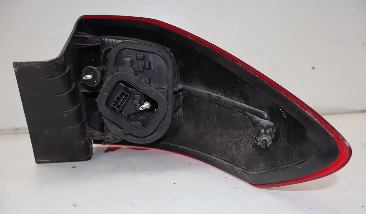 Feu arrière gauche Ford C-MAX II (DXA-CB7, DXA-CEU) 1.6 tdci (2010-2019) occasion