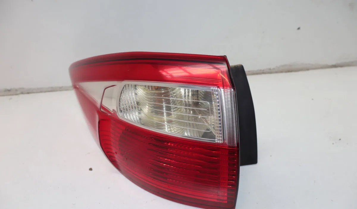 Feu arrière gauche Ford C-MAX II (DXA-CB7, DXA-CEU) 1.6 tdci (2010-2019) occasion