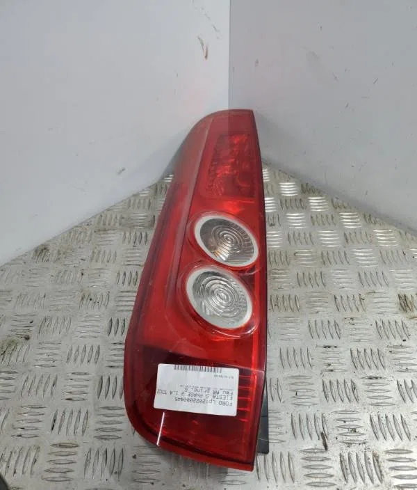 Feu arrière gauche FORD FIESTA 5 PHASE 2 occasion