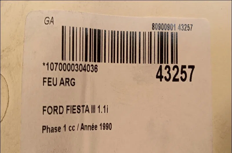 Feu arrière gauche FORD FIESTA III 1990 occasion
