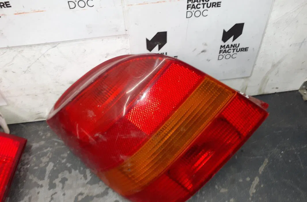 Feu arrière gauche Ford FIESTA III (GFJ) 1.1 (1989-1995) occasion