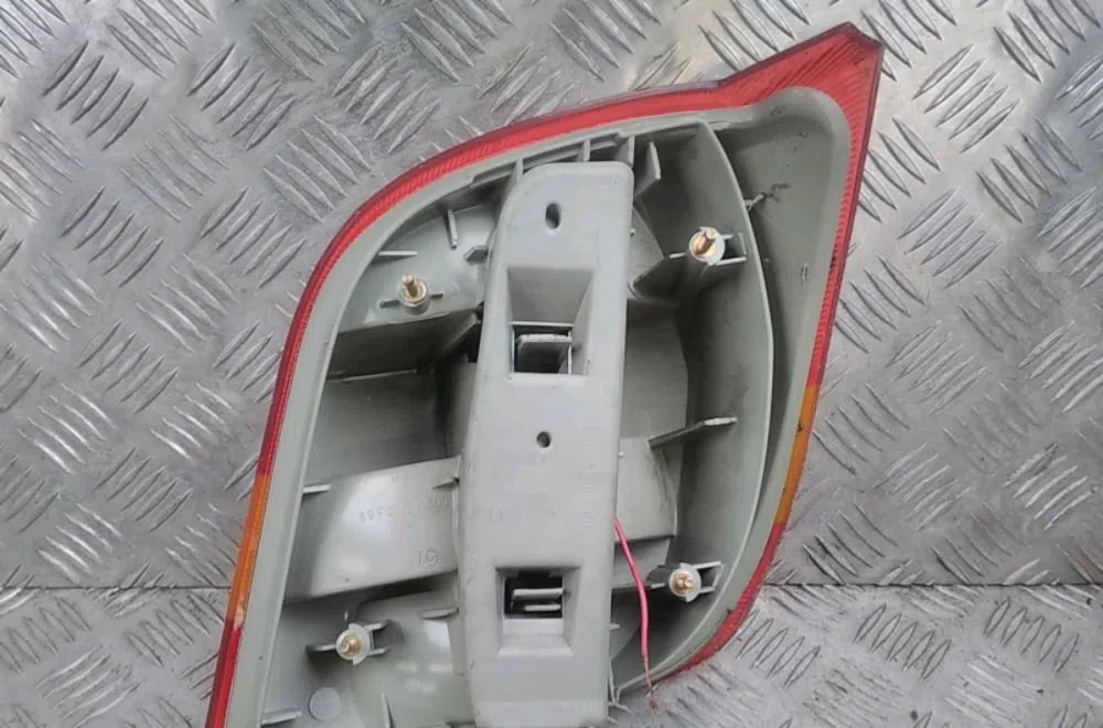 Feu arrière gauche Ford FIESTA III (GFJ) 1.6 (1989-1994) occasion