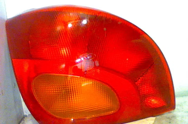 Feu arrière gauche FORD FIESTA IV 2002 occasion