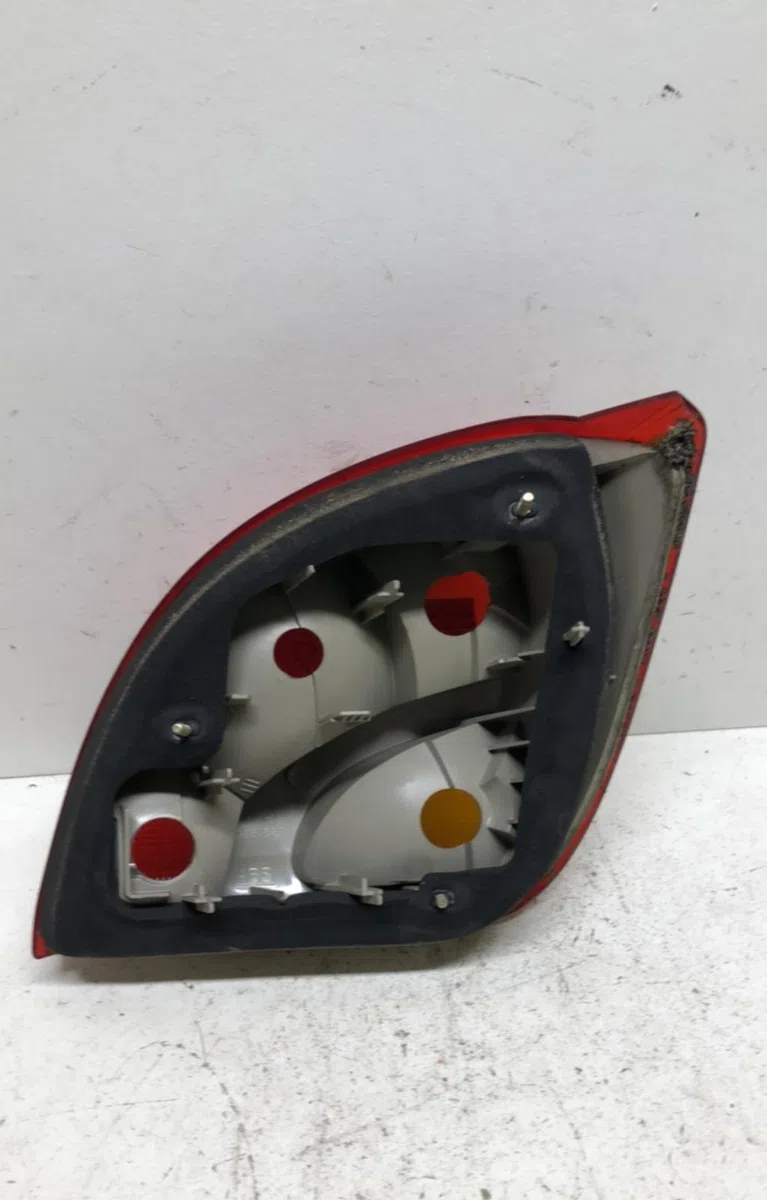 Feu arrière gauche Ford FIESTA IV (JA_, JB_) 1.25 i 16v (1995-2002) 5 portes occasion