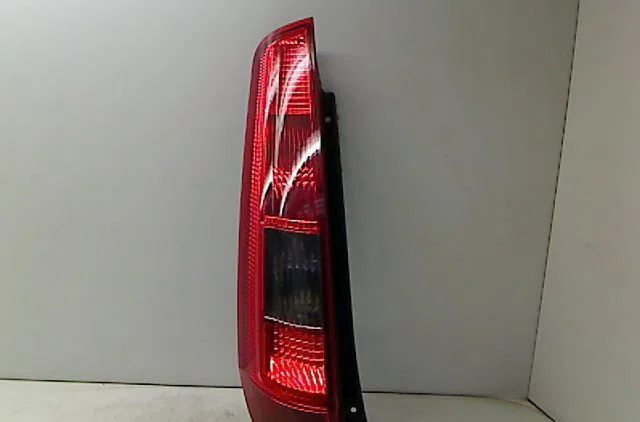 Feu arrière gauche FORD FIESTA V 2004 occasion