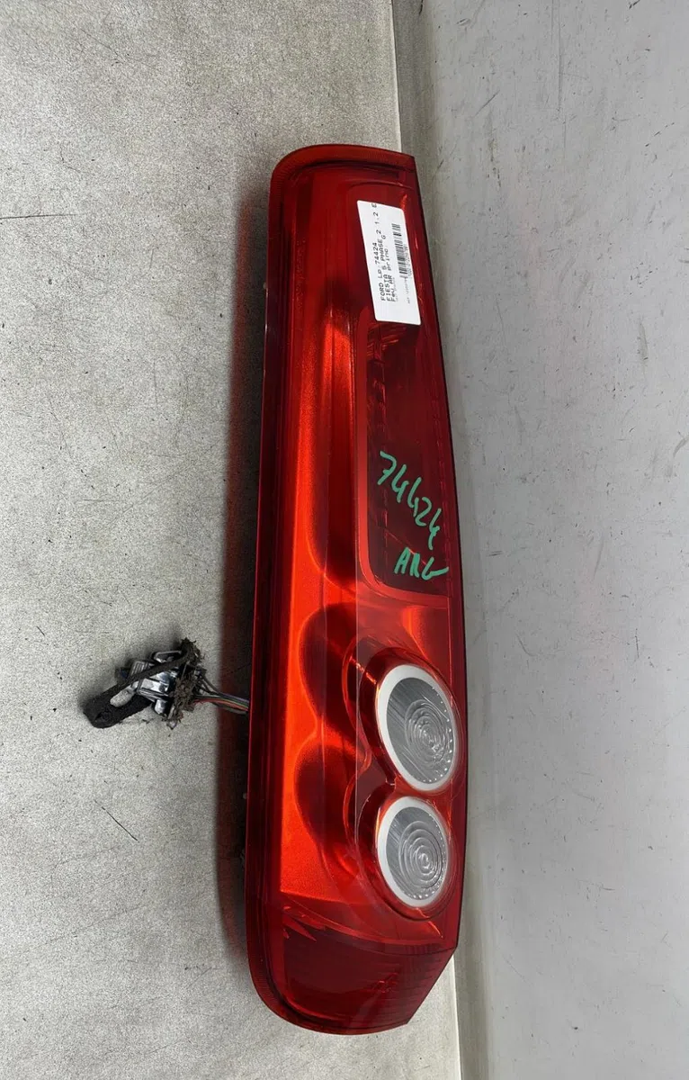 Feu arrière gauche Ford FIESTA V (JH_, JD_) 1.25 16v (2002-2008) occasion