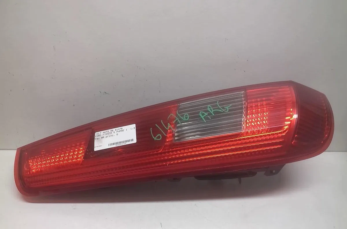 Feu arrière gauche Ford FIESTA V (JH_, JD_) 1.3 (2001-2008) 3 portes occasion