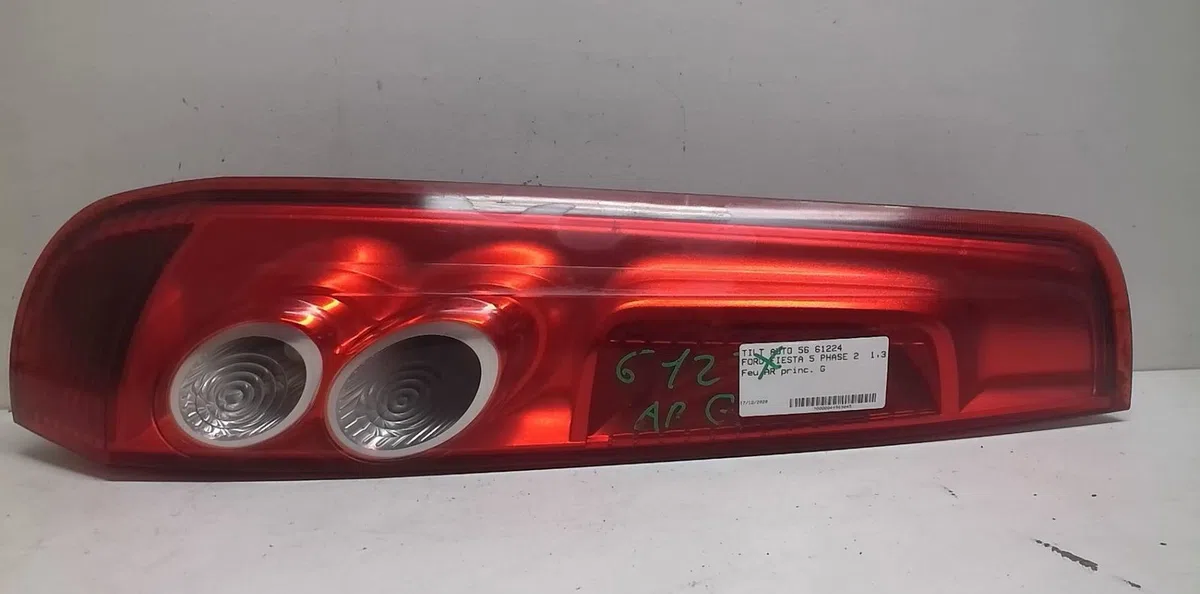 Feu arrière gauche Ford FIESTA V (JH_, JD_) 1.3 (2001-2008) 3 portes occasion