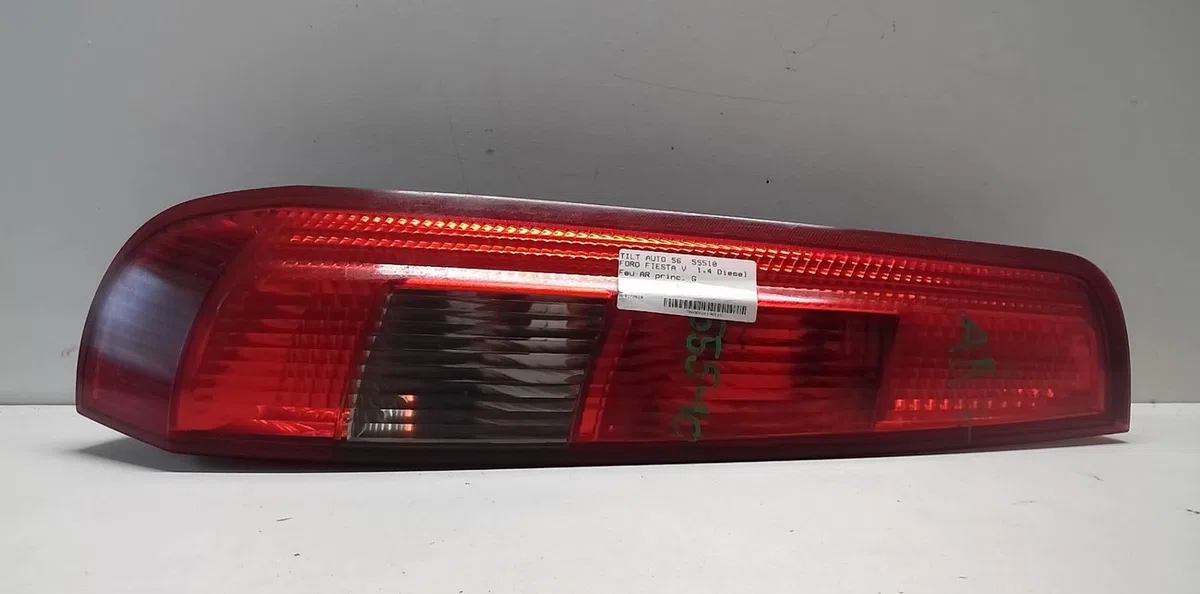 Feu arrière gauche Ford FIESTA V (JH_, JD_) 1.4 tdci (2001-2008) 5 portes occasion