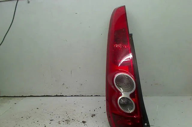Feu arrière gauche Ford FIESTA V (JH_, JD_) 1.6 16v (2001-2008) occasion