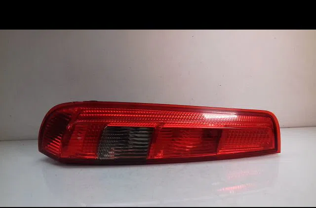 Feu arrière gauche Ford FIESTA V (JH_, JD_) 1.6 tdci (2004-2008) occasion