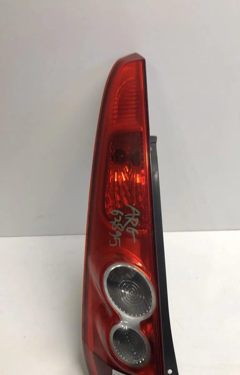 Feu arrière gauche Ford FIESTA V (JH_, JD_) 1.6 tdci (2004-2008) occasion