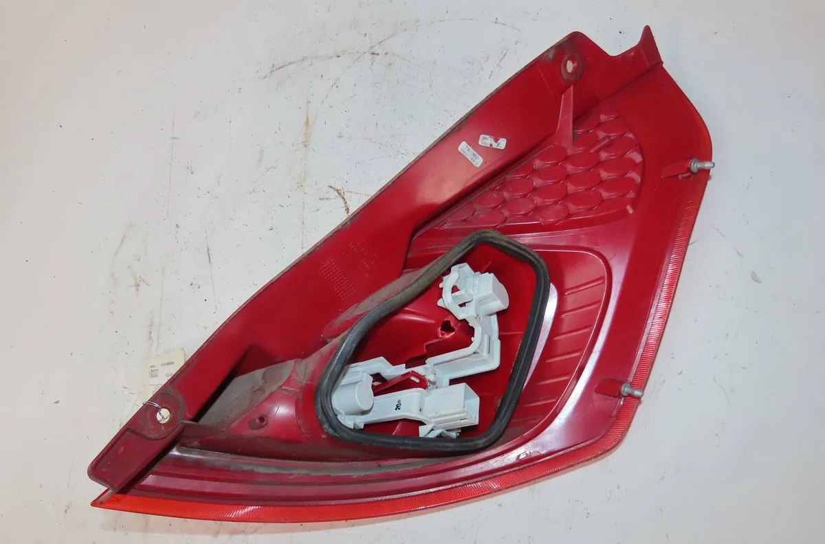 Feu arrière gauche FORD FIESTA VI  1.4 TDCI 68ch occasion