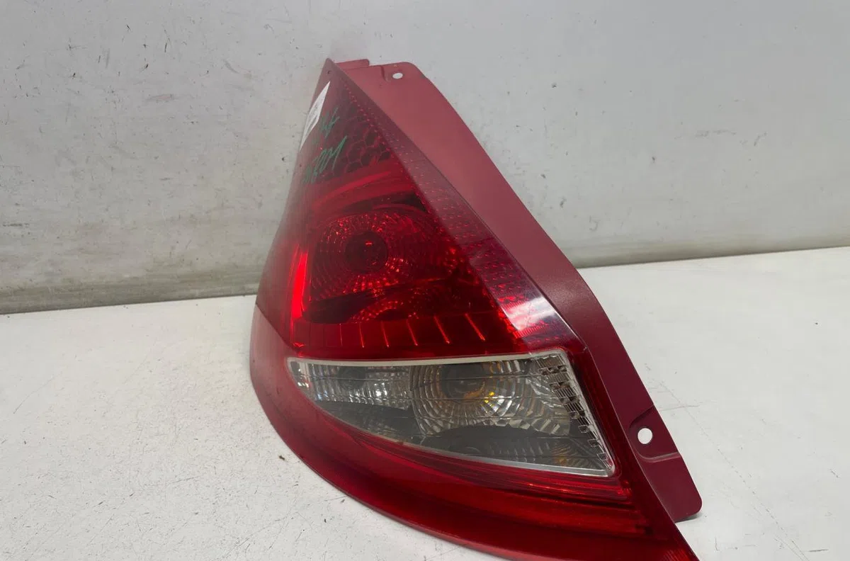 Feu arrière gauche Ford FIESTA VI (CB1, CCN) 1.25 (2008-2017) 5 portes occasion