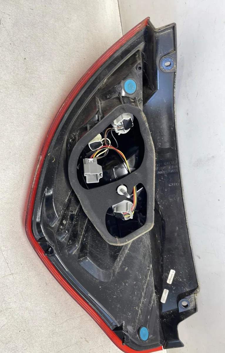 Feu arrière gauche Ford FIESTA VI (CB1, CCN) 1.6 tdci (2008-2012) occasion