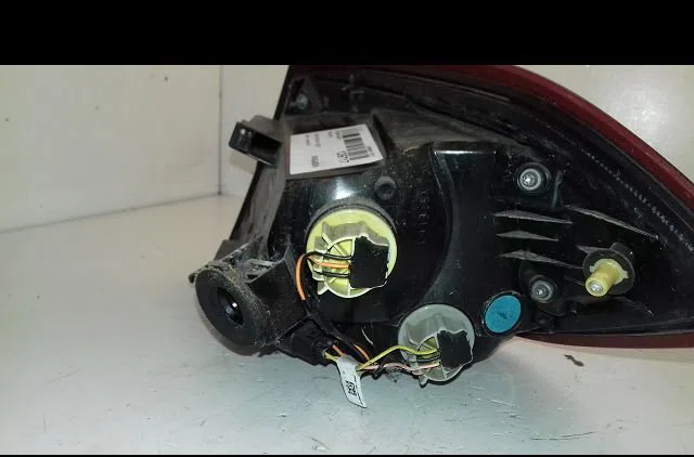 Feu arrière gauche Ford FIESTA VII (HJ, HF) 1.0 ecoboost (2017) occasion