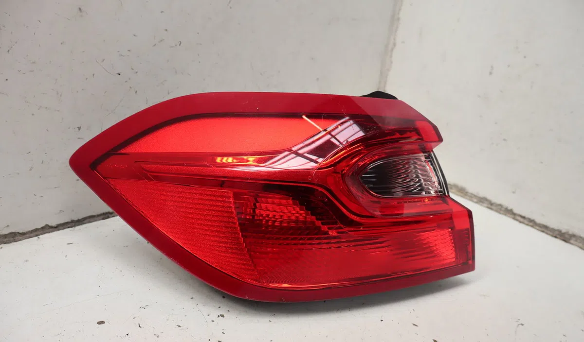 Feu arrière gauche Ford FIESTA VII (HJ, HF) 1.0 ecoboost mhev active (2021) occasion