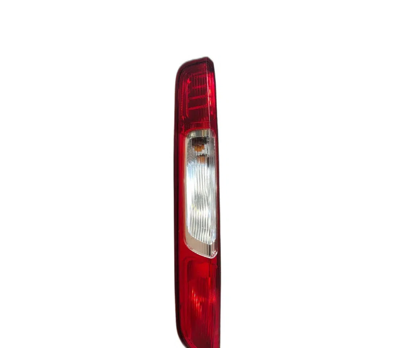 FEU ARRIERE GAUCHE FORD FOCUS 1420451