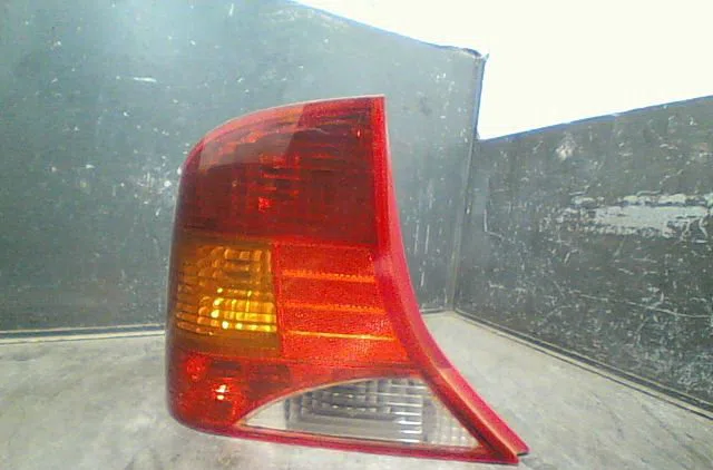 Feu arrière gauche Ford FOCUS I A trois volumes (DFW) 1.8 turbo di - tddi (1999-2004) occasion
