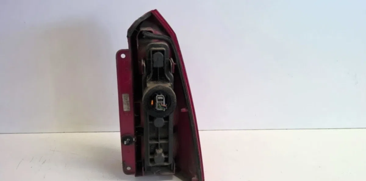 Feu arrière gauche Ford FOCUS I Clipper (DNW) 1.8 tdci (2001-2004) occasion
