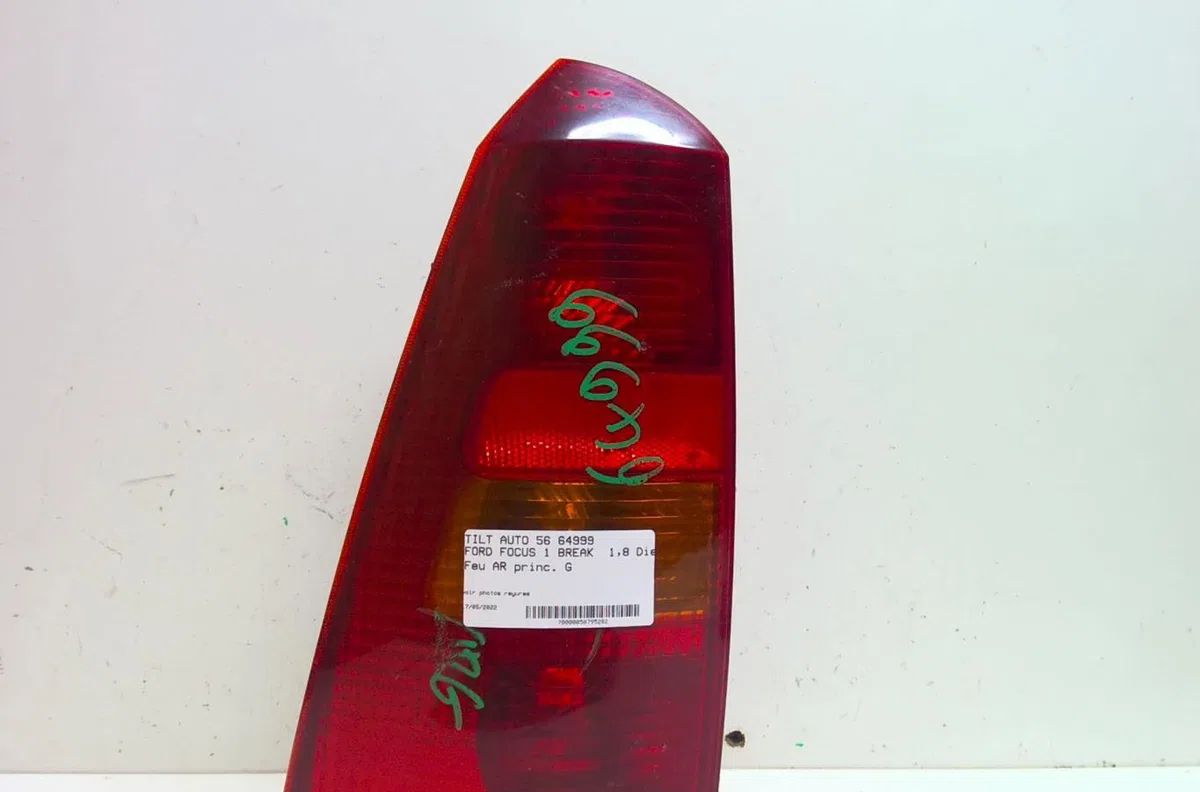 Feu arrière gauche Ford FOCUS I Clipper (DNW) 1.8 tdci (2001-2004) occasion