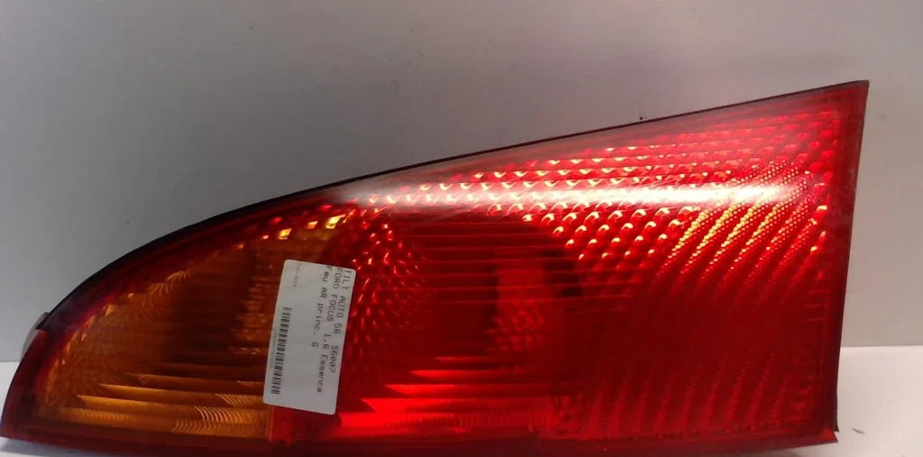 Feu arrière gauche Ford FOCUS I (DAW, DBW) 1.6 16v (1998-2004) occasion